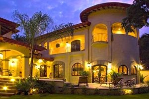 Luxury homes, condos, villas, town homes and apartments for rent in Costa Rica.