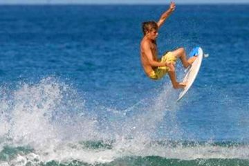Surfing in Puntarenas Playa El Rey