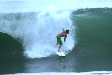 Surfing in Puntarenas Quepos